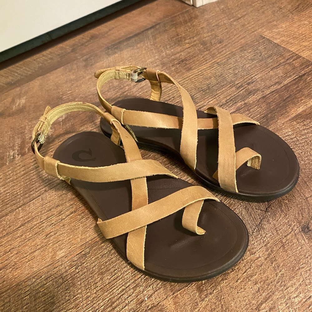 OluKai Women’s Upena Sandal - like new size 6